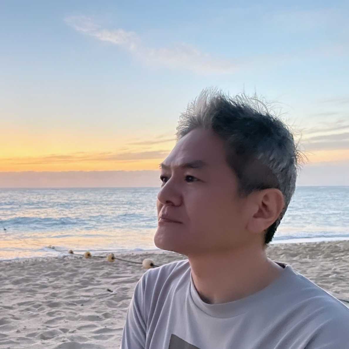 日乃谷啓の海辺のポートレート