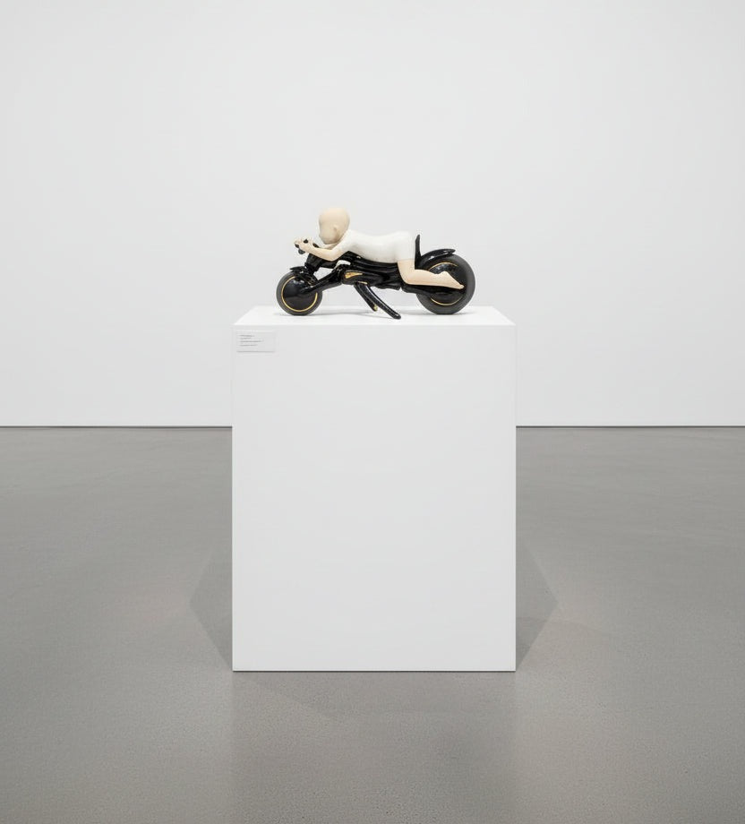 林茂樹「1/2(half)OO」 鋳込み技法、磁器、ボルト、ナット等 / Slip casting, porcelain, bolts, nuts, etc.