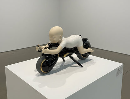 林茂樹「1/2(half)OO」 鋳込み技法、磁器、ボルト、ナット等 / Slip casting, porcelain, bolts, nuts, etc.