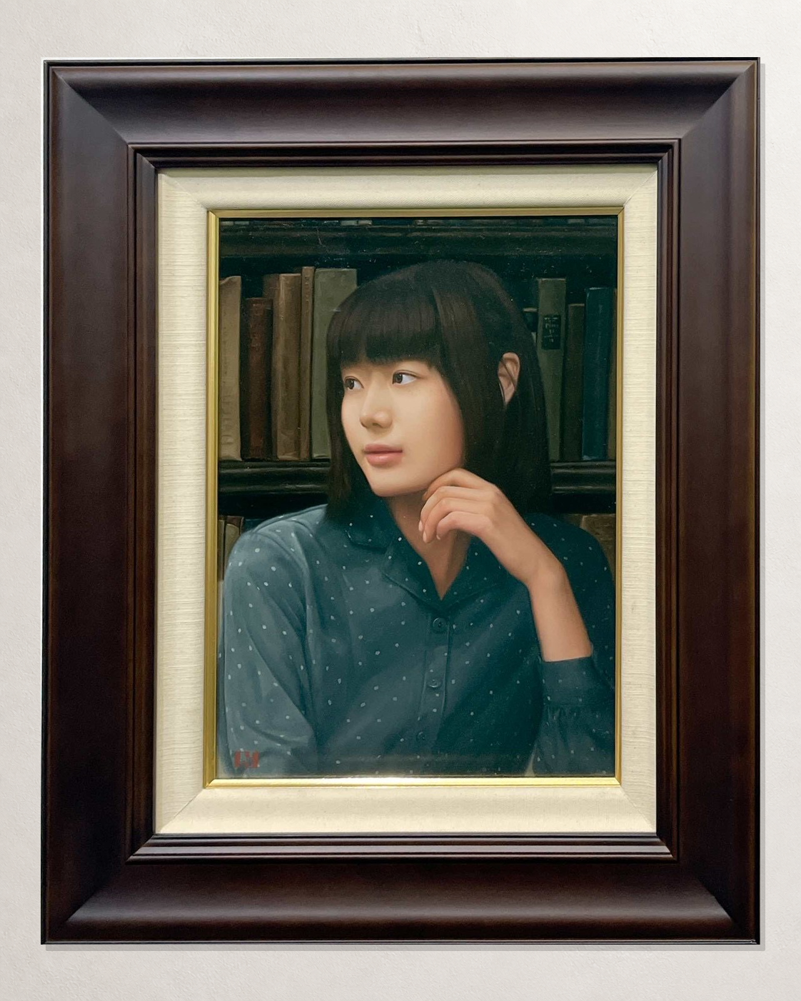 𠮷間春樹「書斎に居る女性」壁面展示イメージ（作品画像非改変）