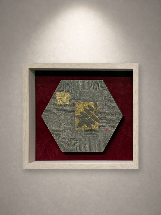 泉東臣「Honeycomb Chain #0037」 麻布、岩絵具、アクリル、箔