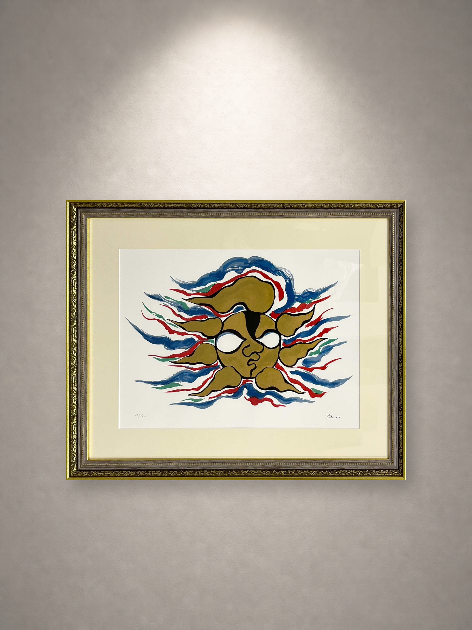 岡本太郎「太陽」ED.166/200 一灯の白色スポットライトによる壁面展示イメージ・正面（作品画像非改変）