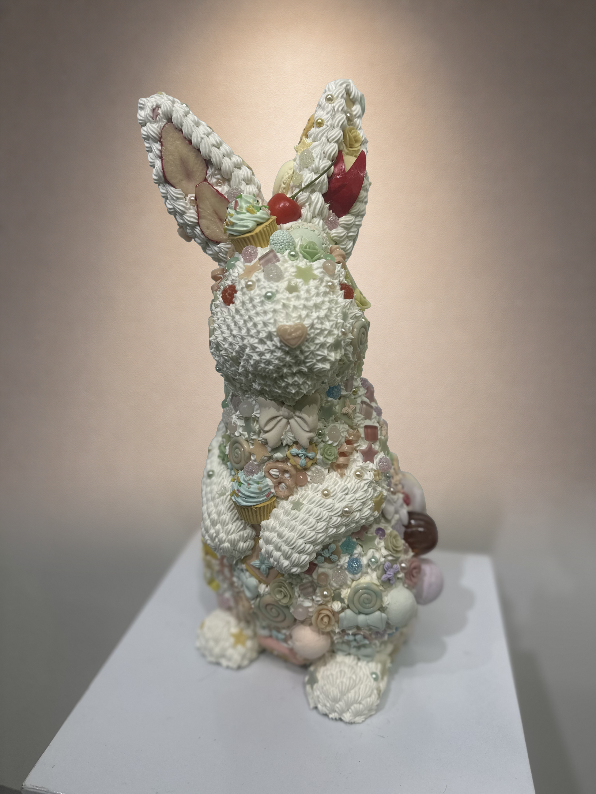渡辺おさむ「Sanctuary-rabbit-」ホワイトキューブ展示イメージ