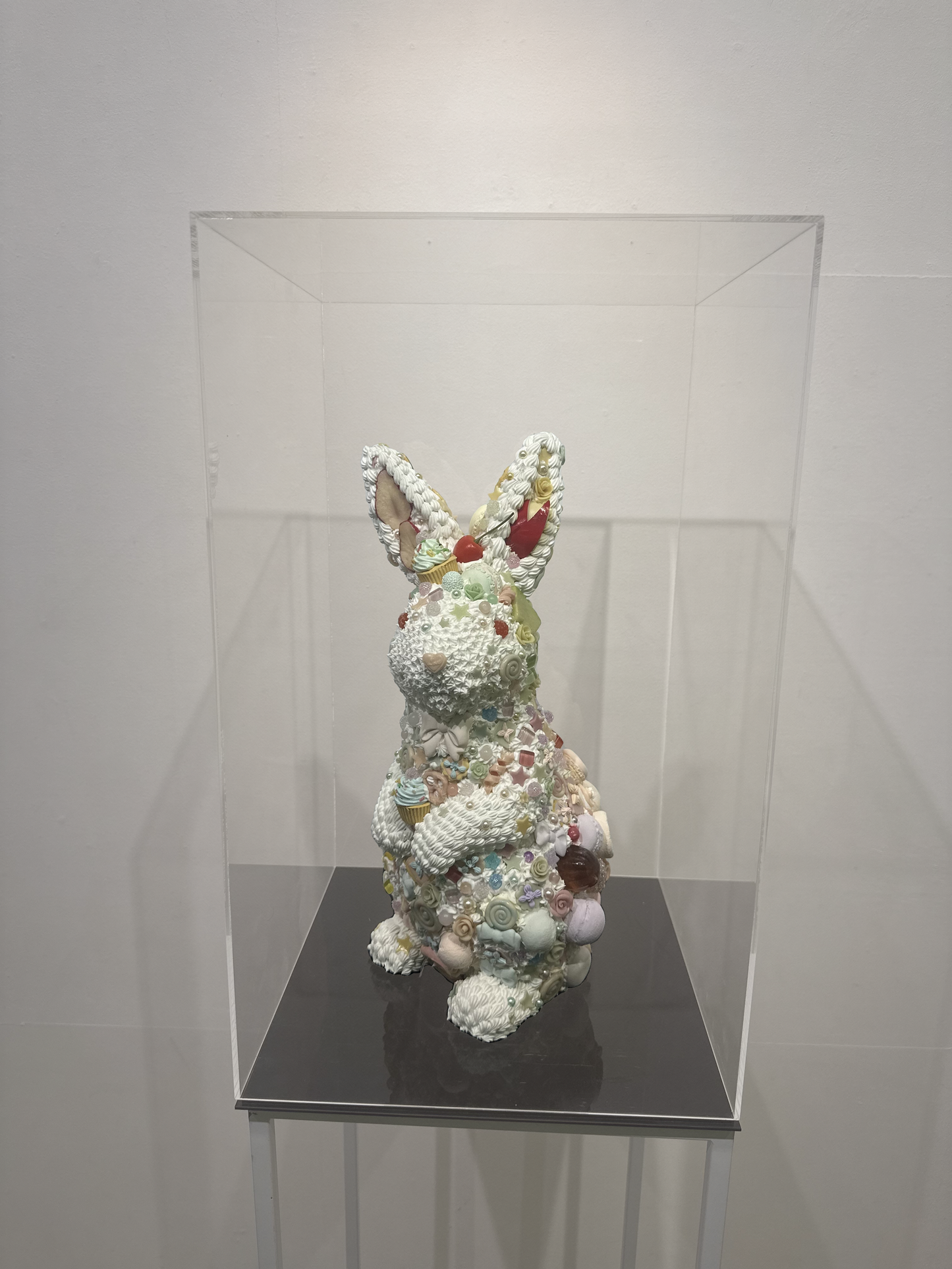 渡辺おさむ 渡辺おさむ「Sanctuary-rabbit-」 FRP、樹脂、モデリングペースト、アクリル絵具