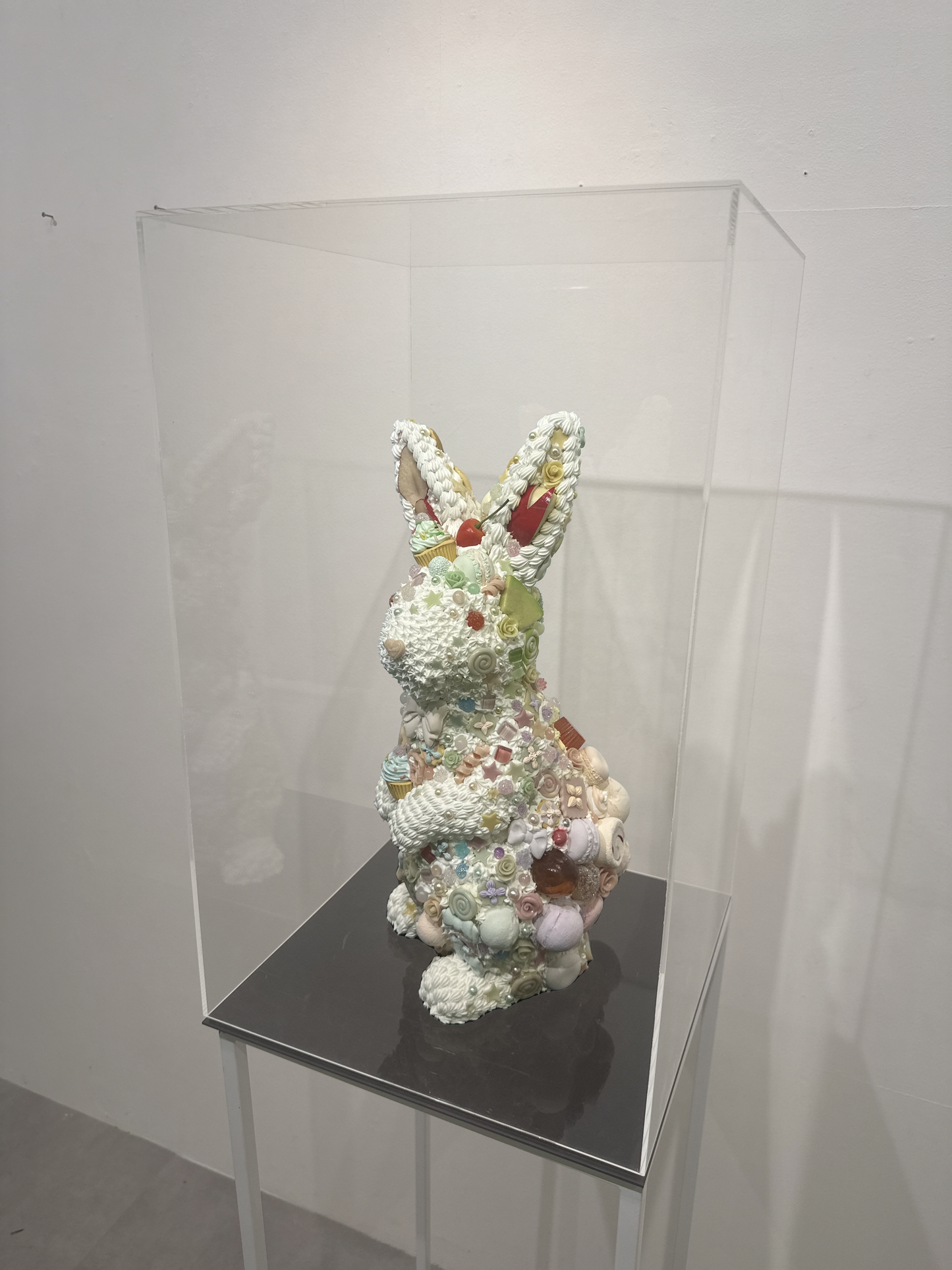 渡辺おさむ 渡辺おさむ「Sanctuary-rabbit-」 FRP、樹脂、モデリングペースト、アクリル絵具