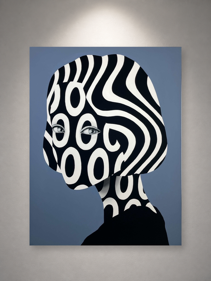 松山しげき「Portrait of dazzle #29」一灯の白色スポットライトによる壁面展示イメージ・正面（作品画像非改変）