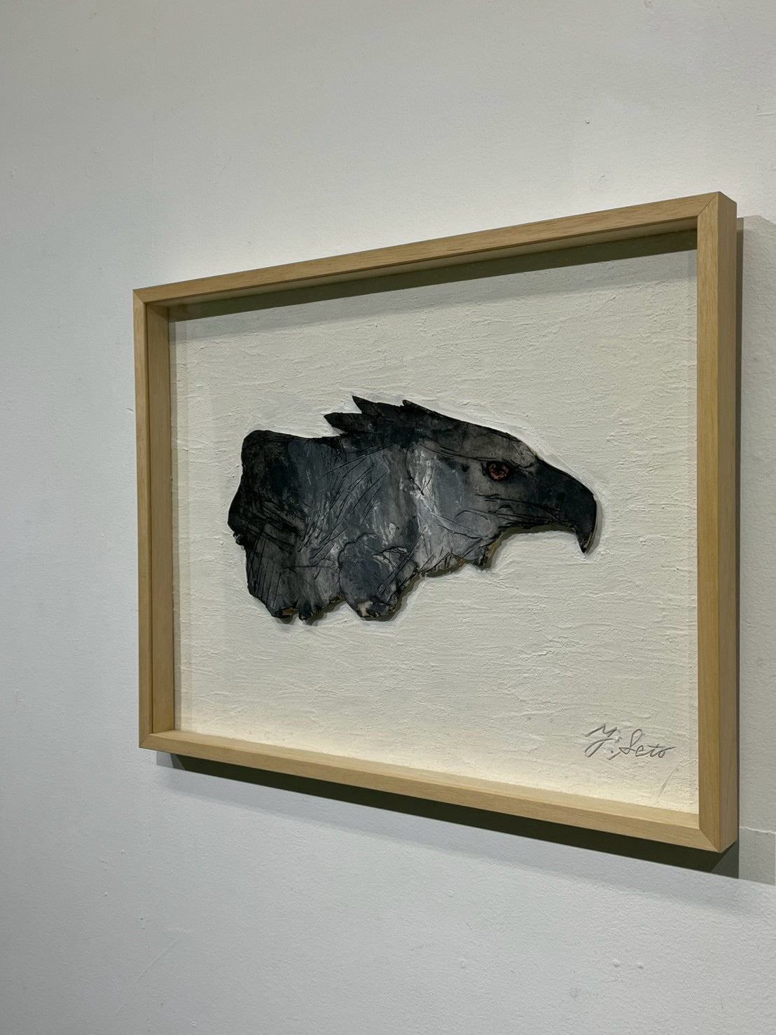 瀬戸優 瀬戸優「drawing reliefーオウギワシー」 テラコッタ、彩色