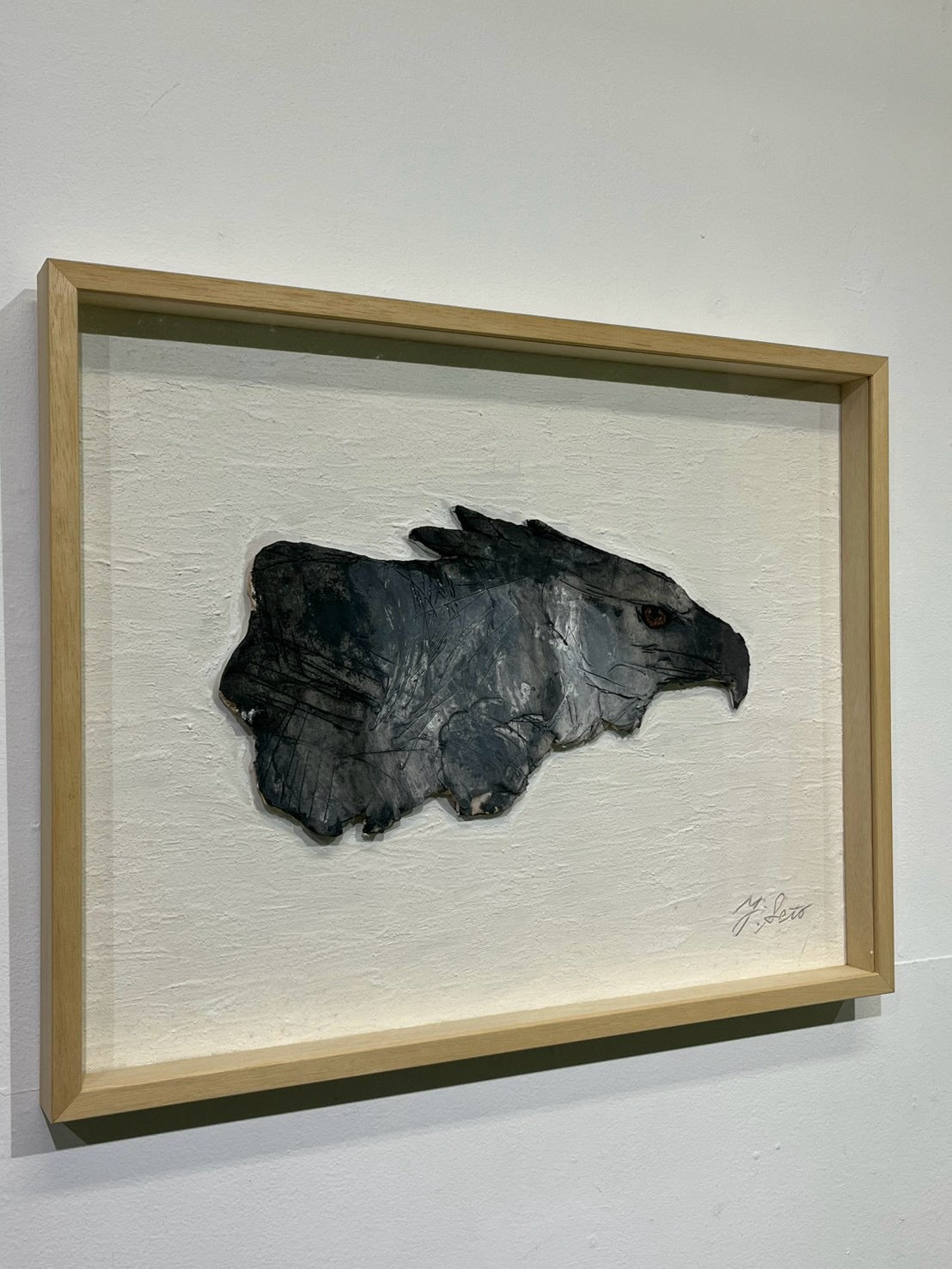 瀬戸優 瀬戸優「drawing reliefーオウギワシー」 テラコッタ、彩色